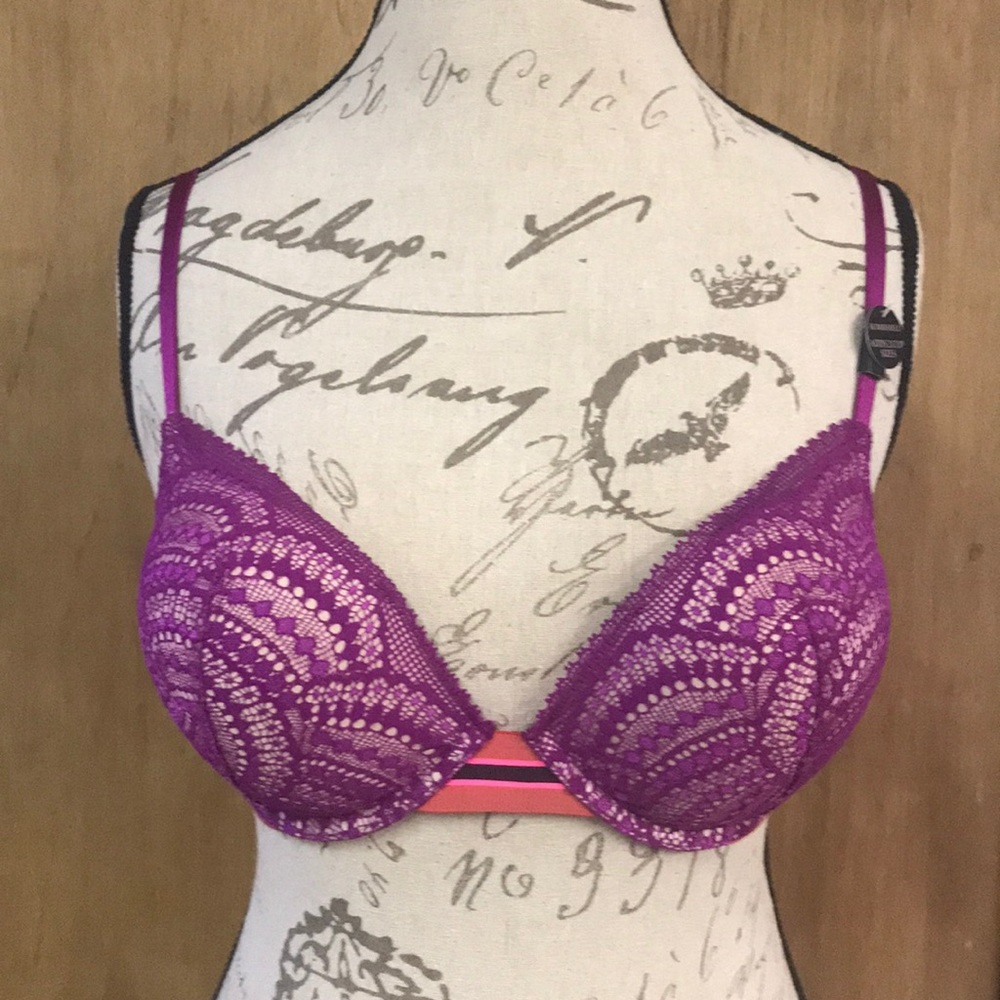 💗Victoria’s Secret Purple Bombshell Bra 32D💗